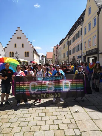 Die CSD Parade am Startpunkt Marienplatz in Schongau